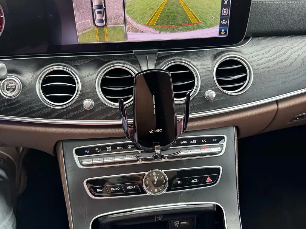 Mercedes-Benz E-Class — миниатюра 10