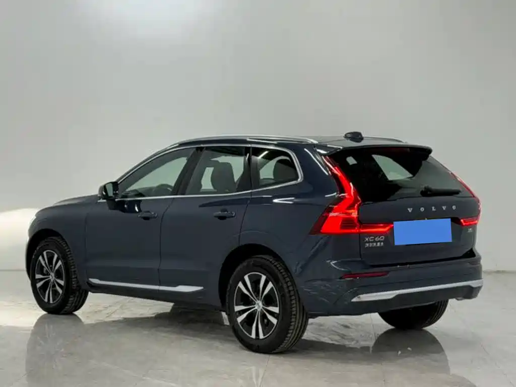 Volvo XC60 2025 B5 Luxury