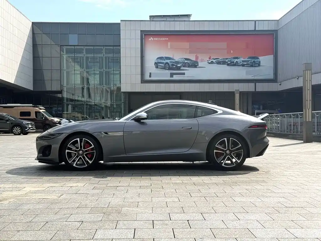 Jaguar F-TYPE — миниатюра 10
