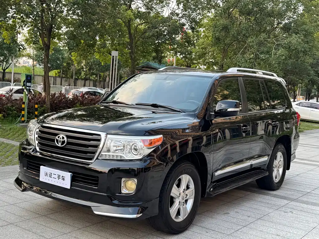 2015 Toyota Land Cruiser - zdjęcie 1 z 13