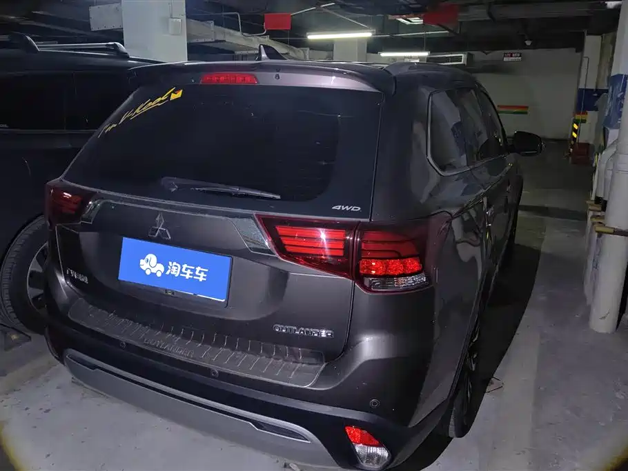 MITSUBISHI OUTLANDER