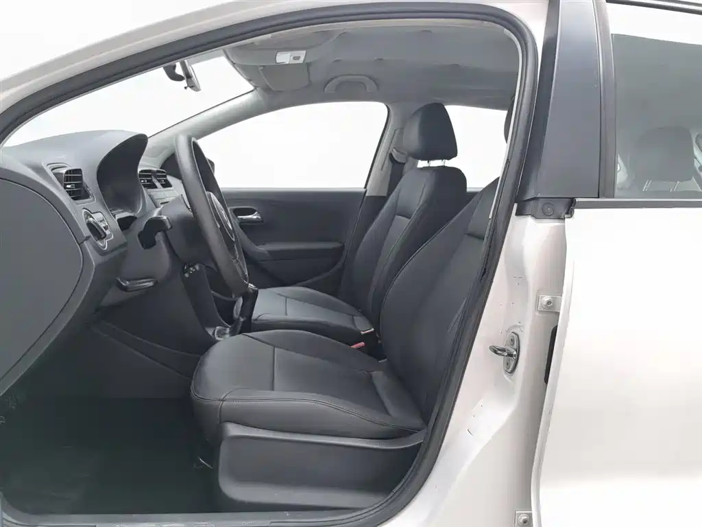 Volkswagen Polo 2013 1.4L MT