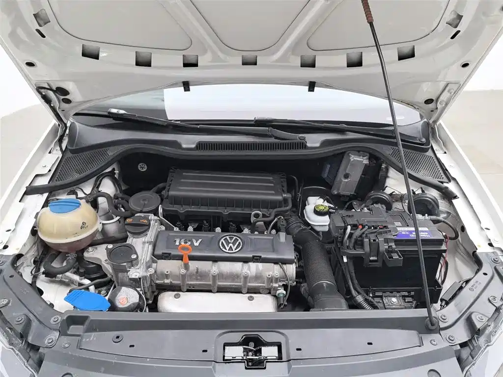 Volkswagen Polo 2013 1.4L MT