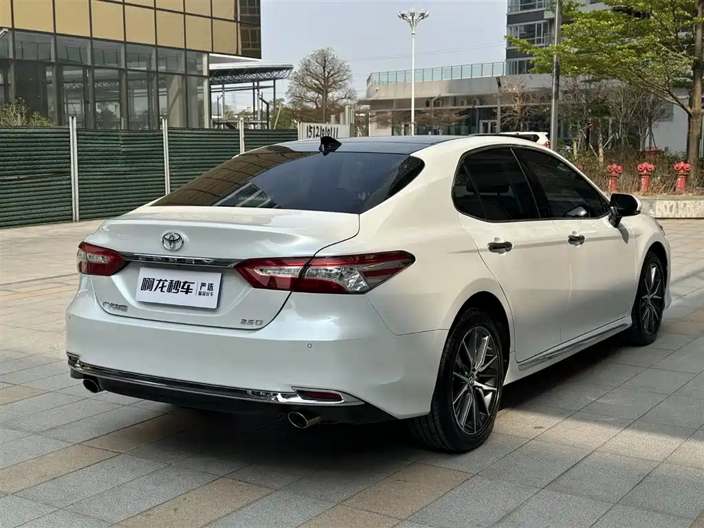 TOYOTA CAMRY