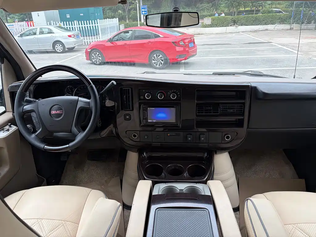 GMC Savana — миниатюра 9