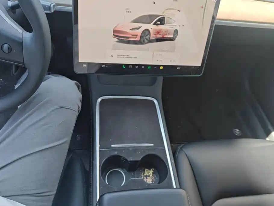 Tesla Model 3 — миниатюра 16