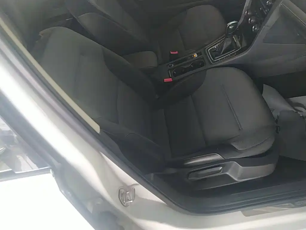 Volkswagen Golf — миниатюра 25