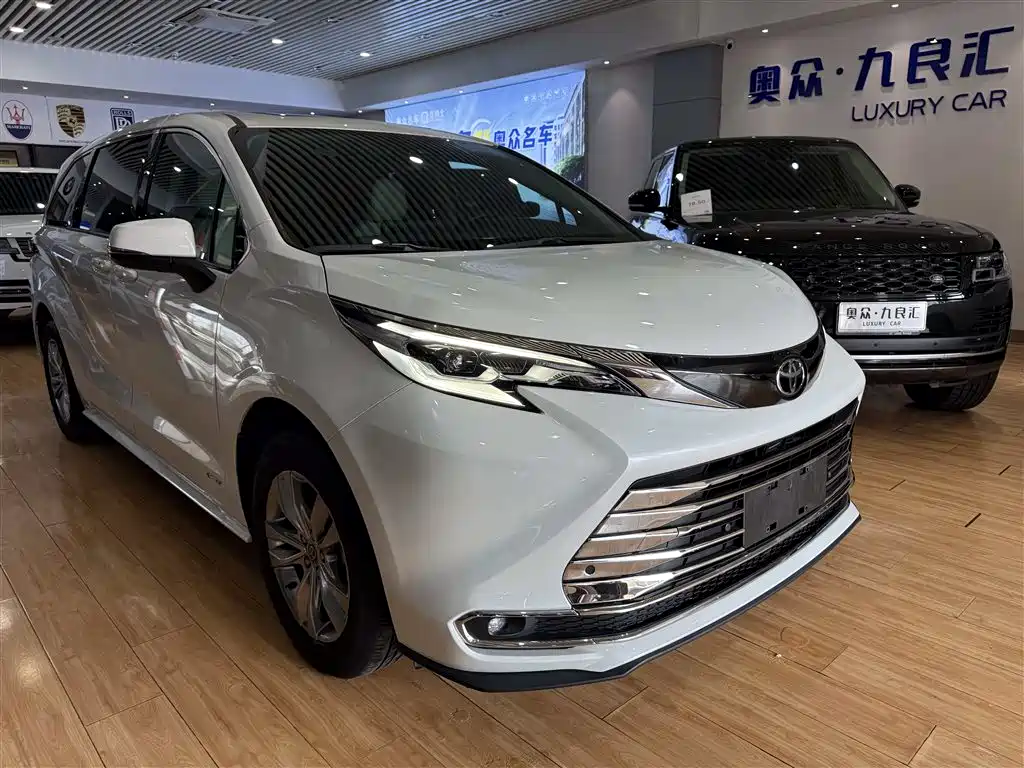 TOYOTA SIENNA