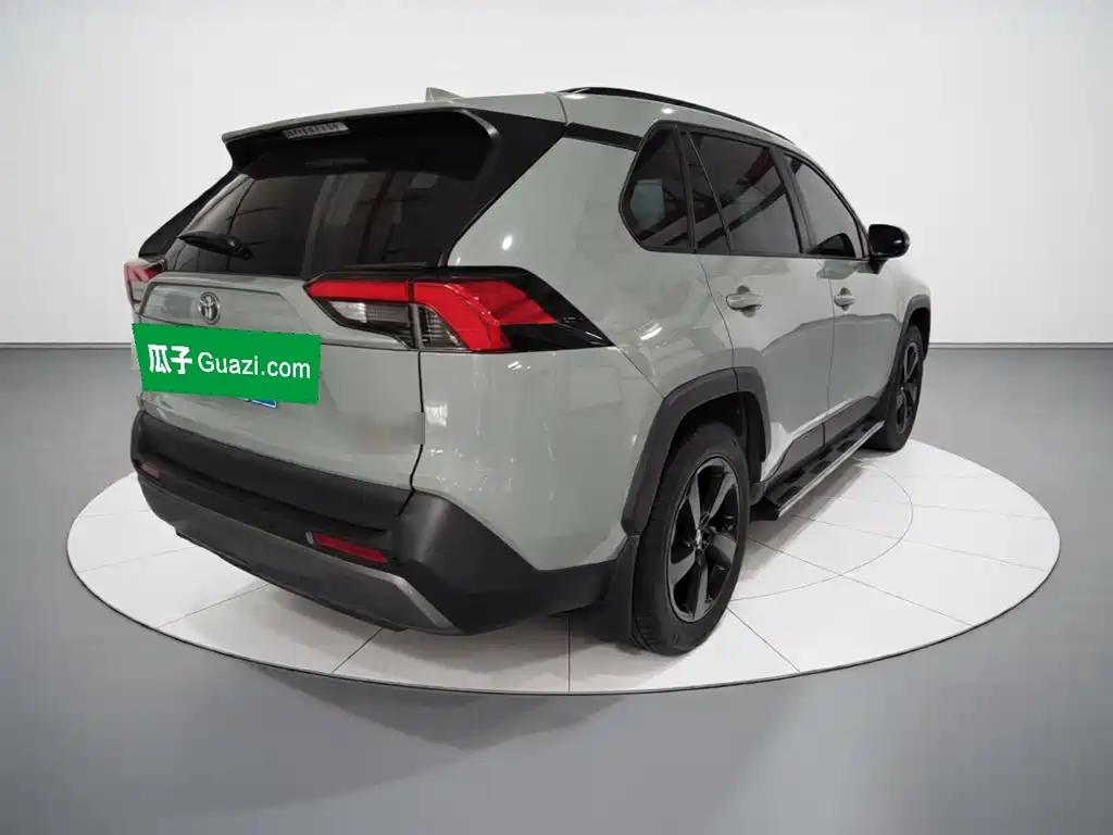 Toyota RAV4 — миниатюра 6