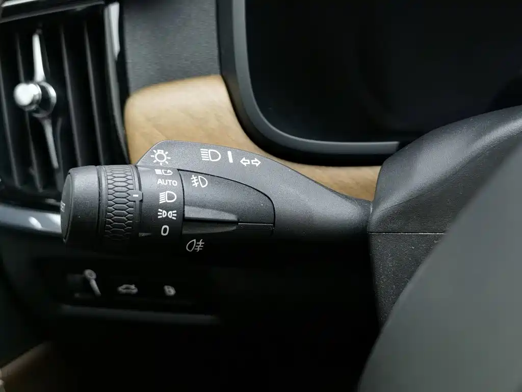 Volvo S90 PHEV — миниатюра 21