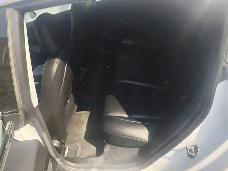 Tesla Model 3 — миниатюра 8