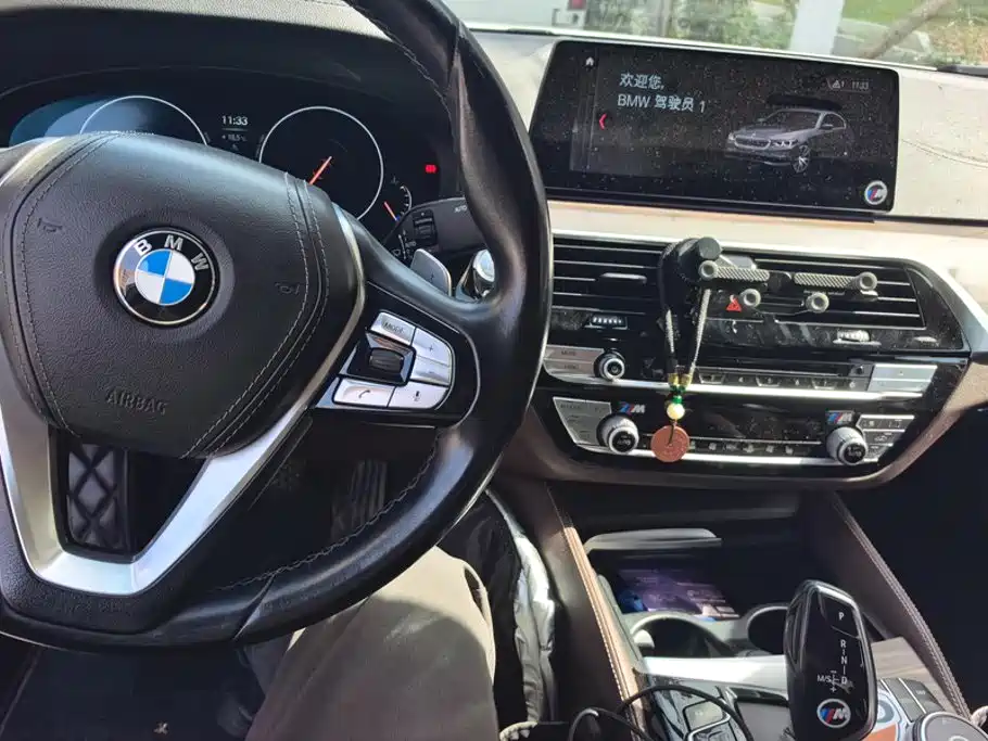 BMW 5 Series — миниатюра 12