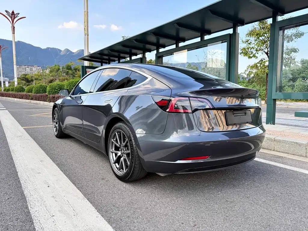 Tesla Model 3 — миниатюра 9