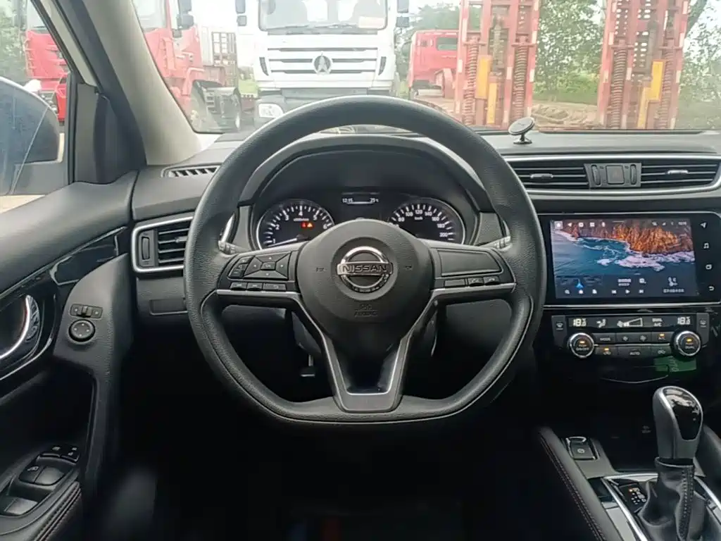 Nissan Qashqai — миниатюра 11