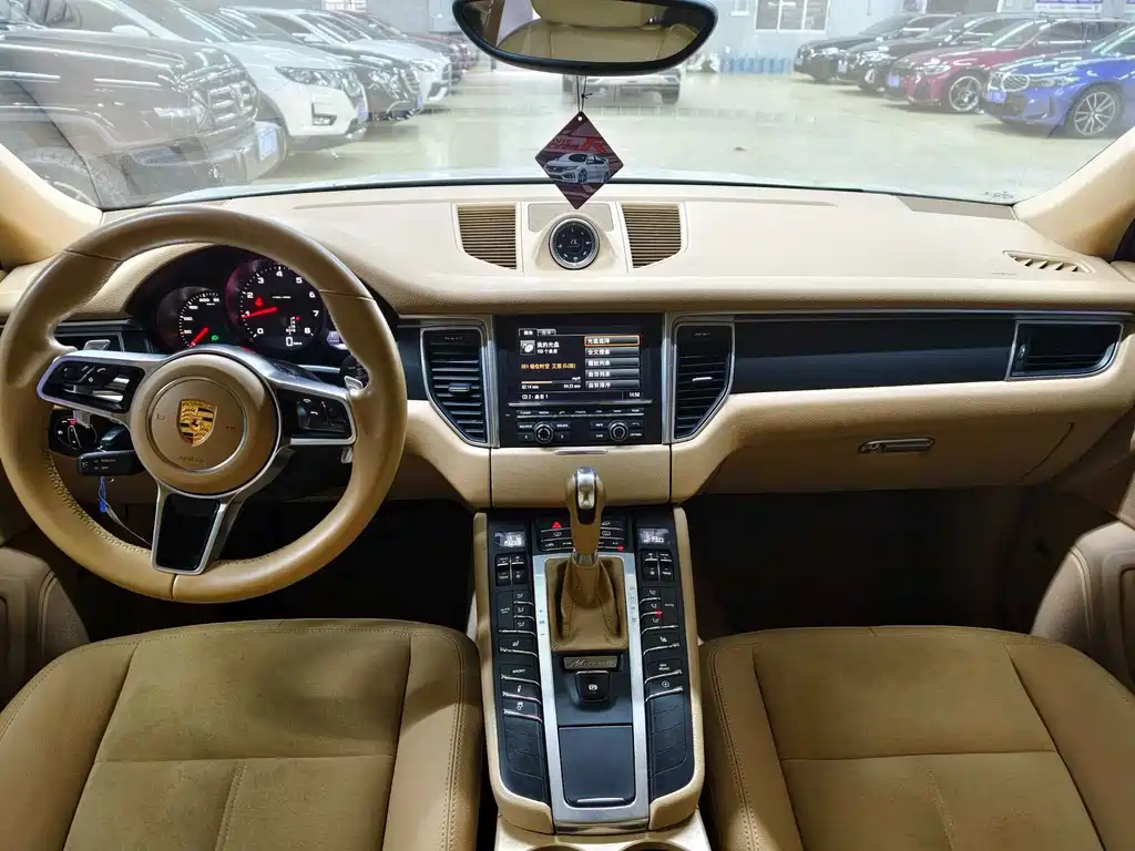 Porsche Macan — миниатюра 4