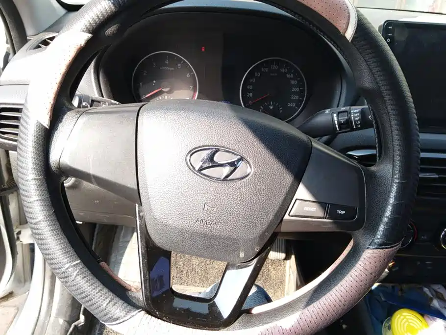 Hyundai Elantra — миниатюра 15