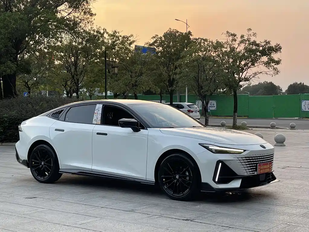 Changan UNI-V — миниатюра 3