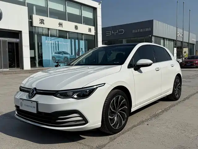 VOLKSWAGEN GOLF 2024