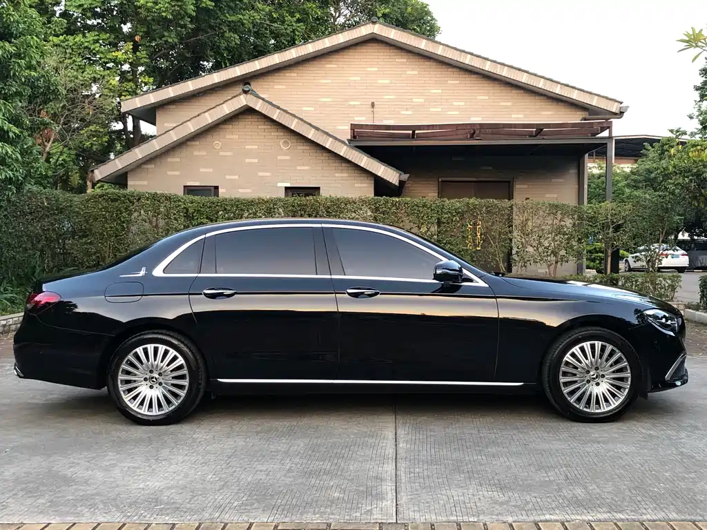 Mercedes-Benz E-Class — миниатюра 6