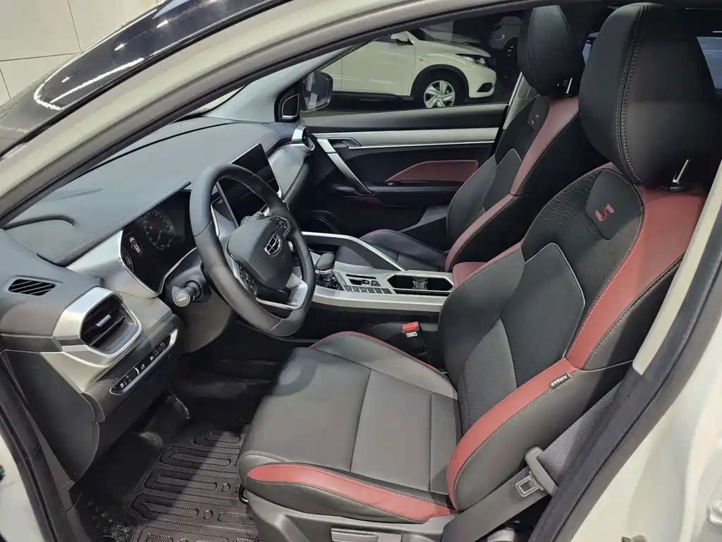 Geely Binyue — миниатюра 12