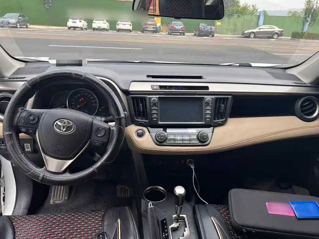 Toyota RAV4 — миниатюра 10