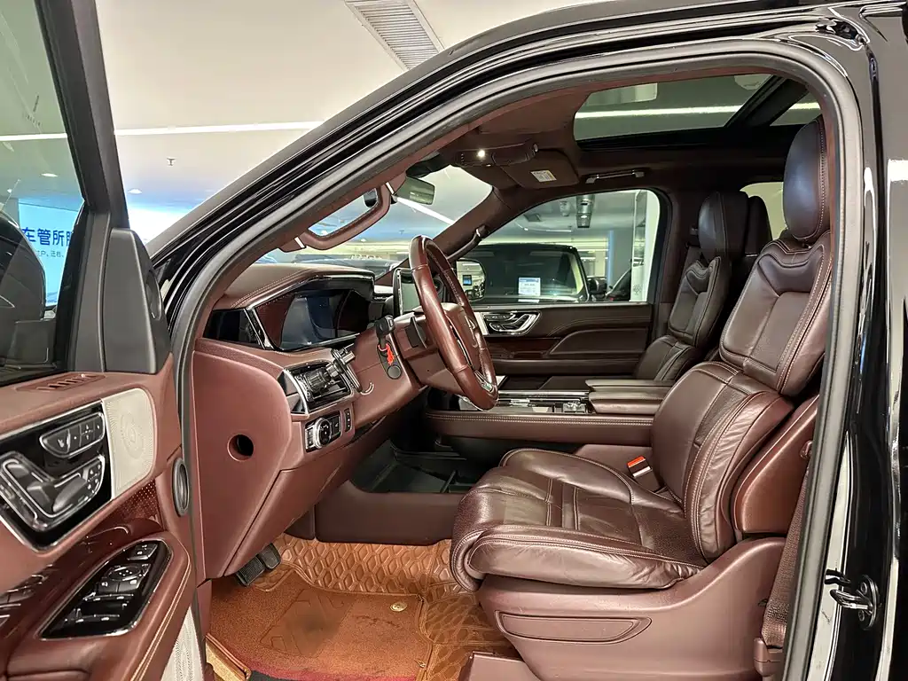 Lincoln Navigator — миниатюра 9