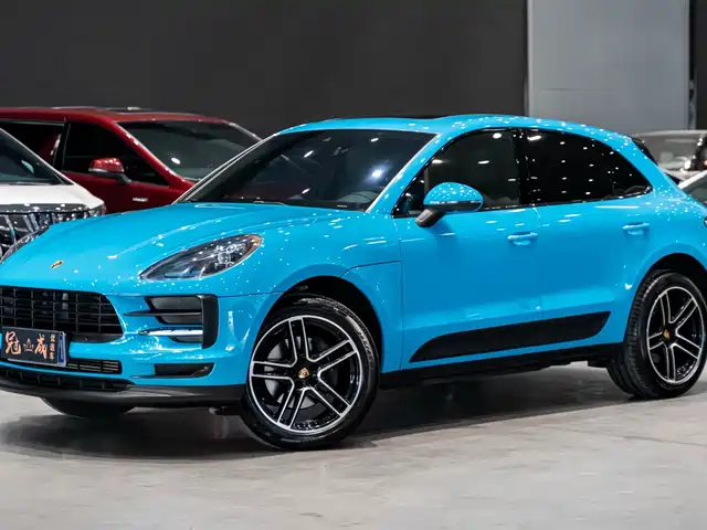 PORSCHE MACAN