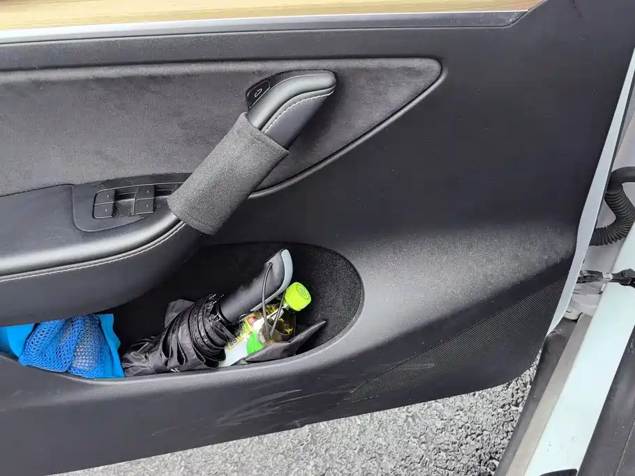 Tesla Model Y — миниатюра 7