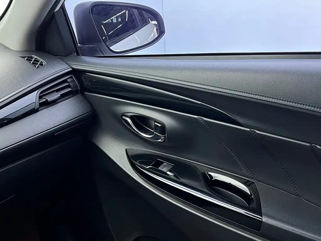 TOYOTA YARIS L ZHIXUAN