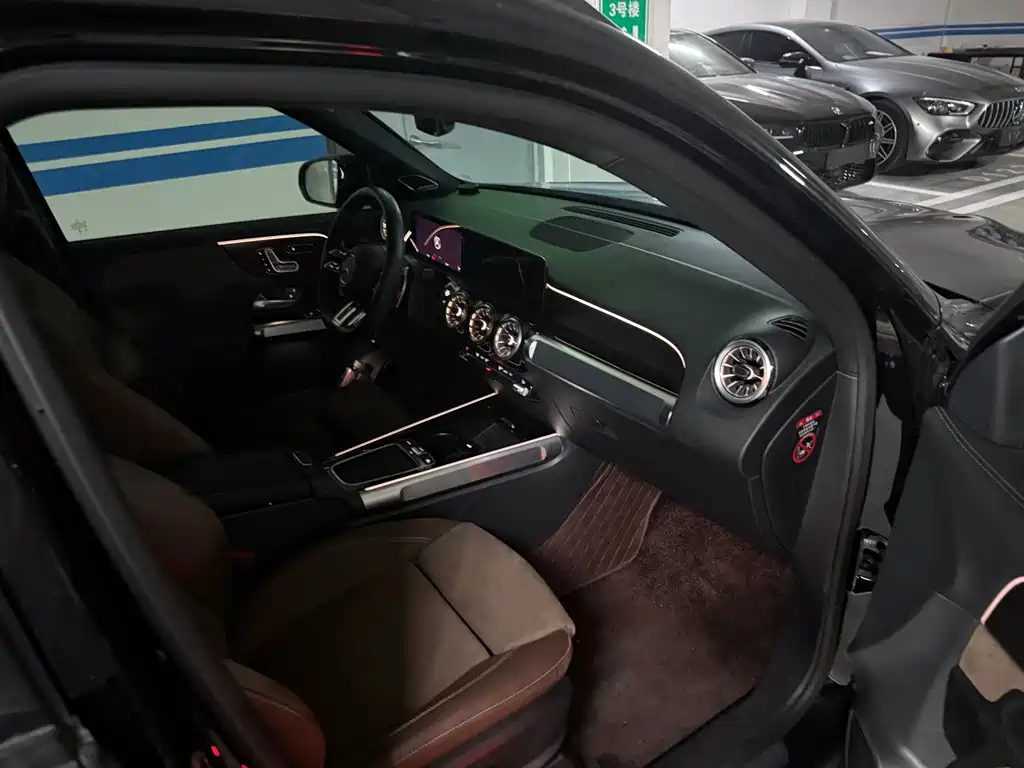 Mercedes-Benz GLB AMG — миниатюра 10