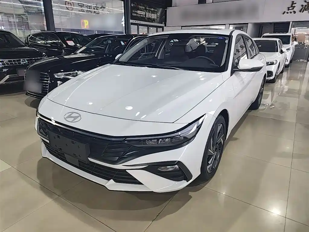 Купить Hyundai Elantra