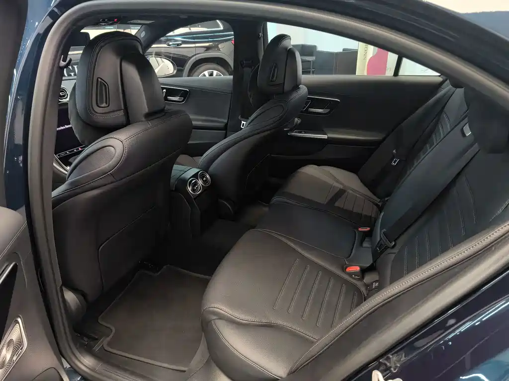Mercedes-Benz C-Class — миниатюра 9