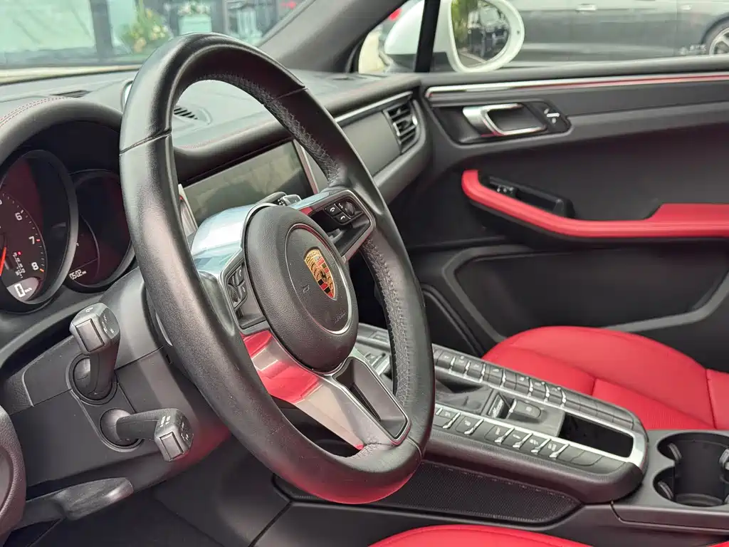 Porsche Macan — миниатюра 7