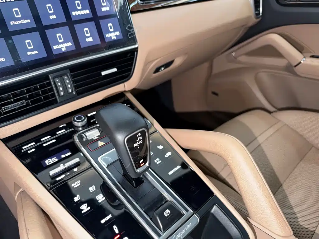 Porsche Cayenne — миниатюра 12