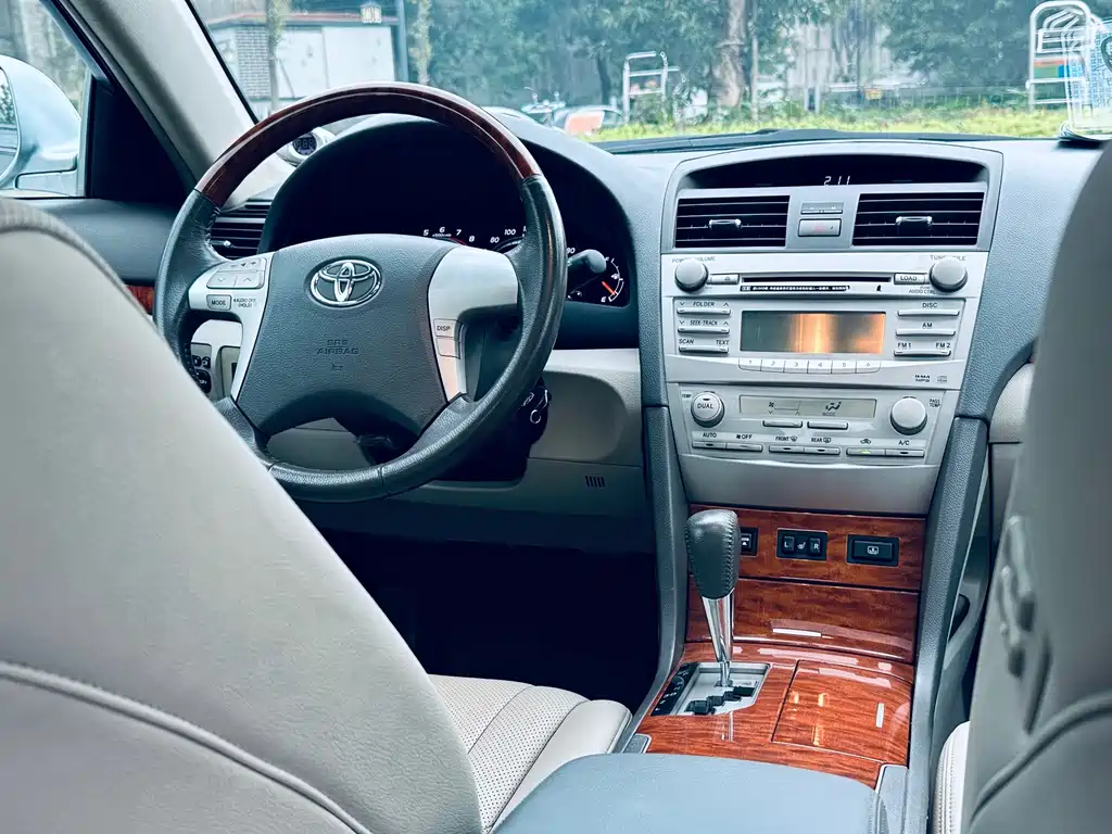 Toyota Camry — миниатюра 9