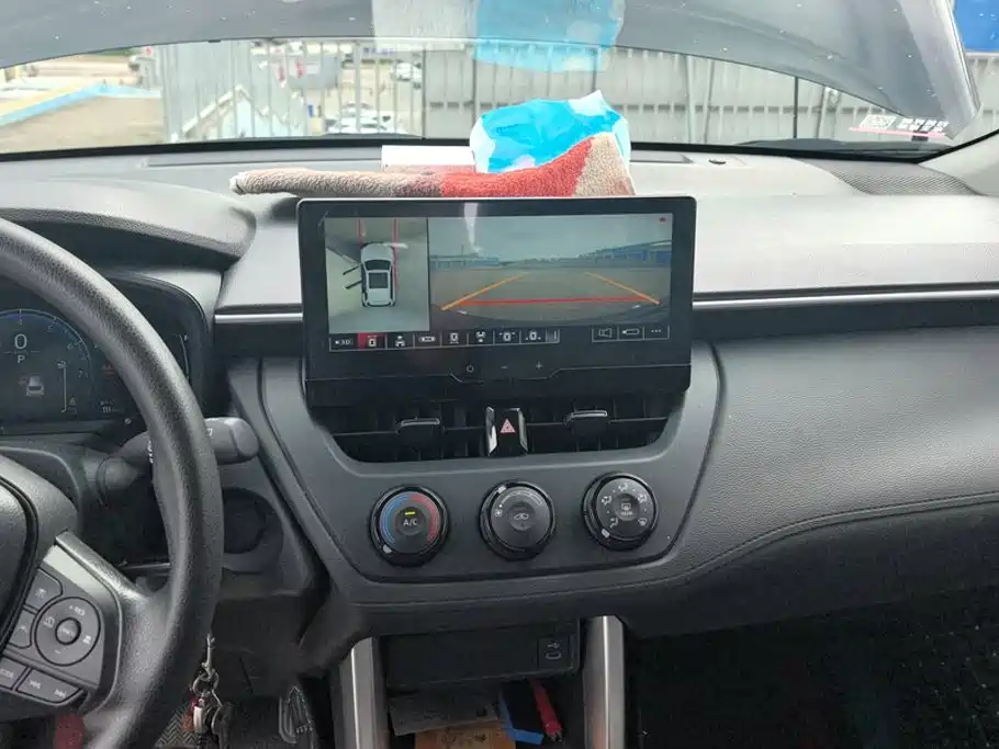 Toyota Corolla Cross — миниатюра 13