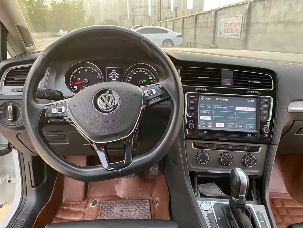 Volkswagen Golf 2016 230TSI AT Luxury