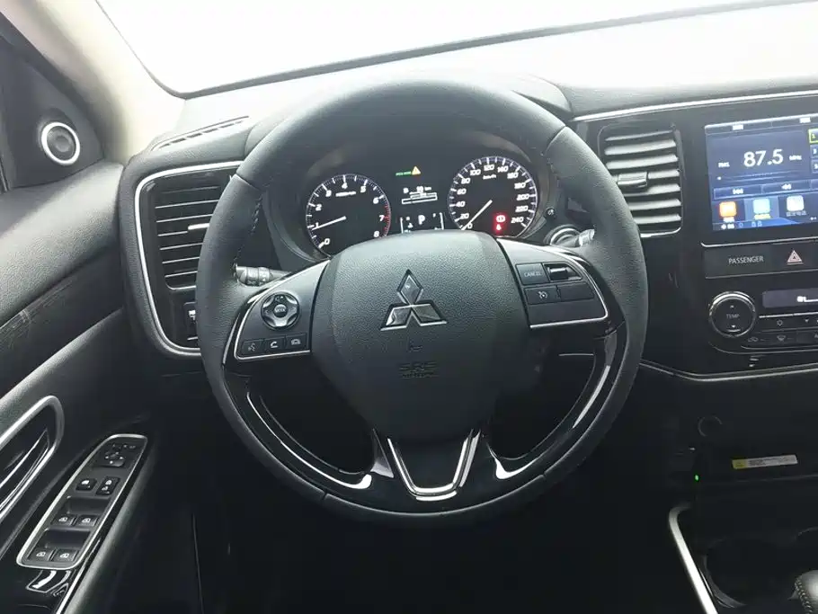 Mitsubishi Outlander — миниатюра 15