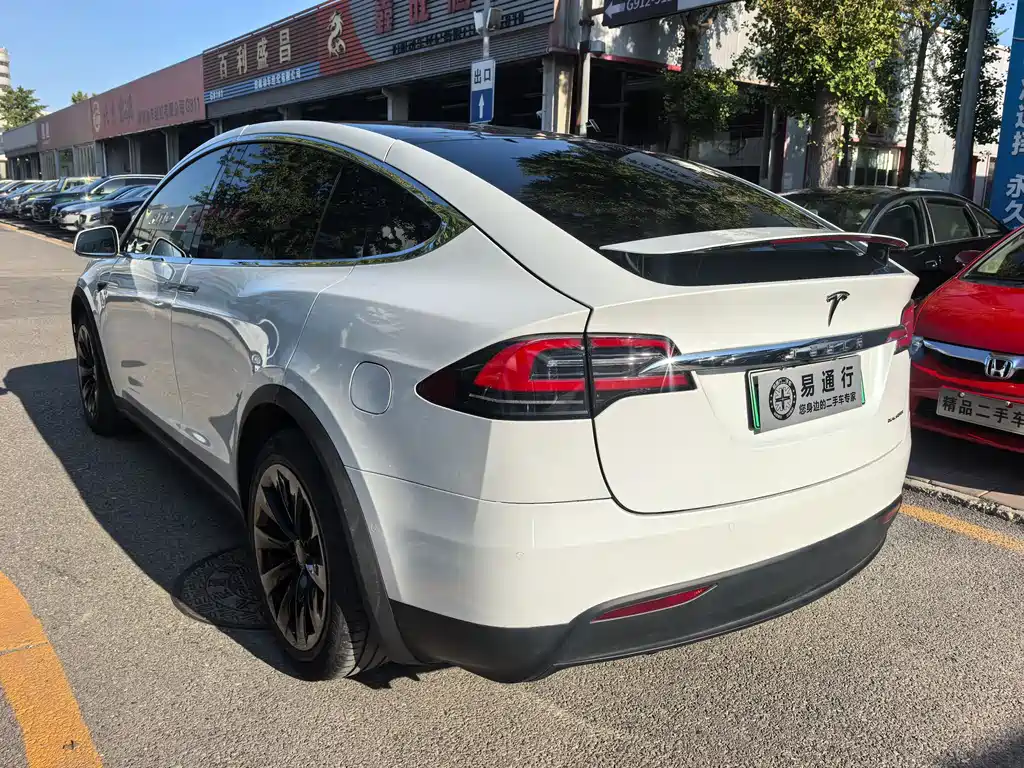 TESLA MODEL X