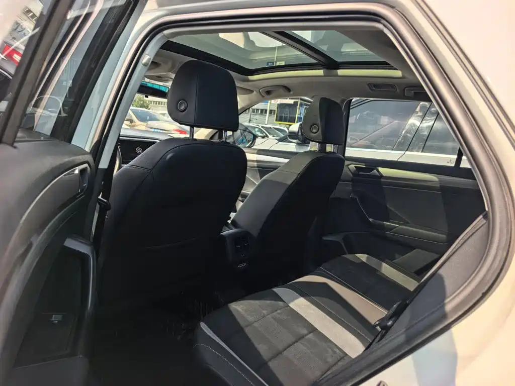 Volkswagen T-Roc — миниатюра 10