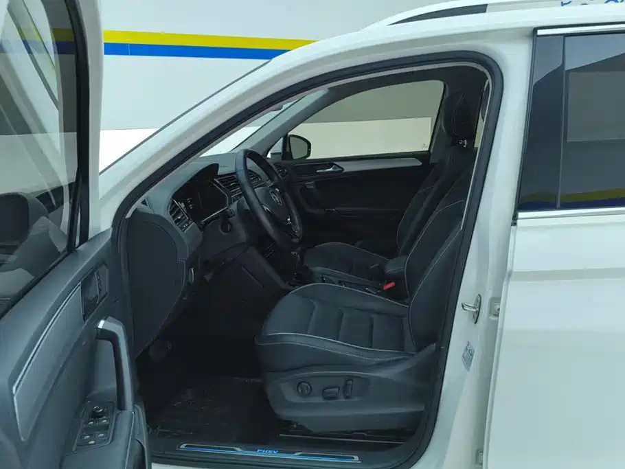 Volkswagen Tiguan L PHEV — миниатюра 9