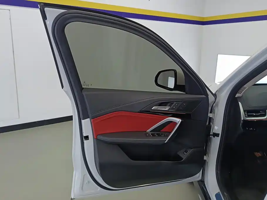 BMW iX1 — миниатюра 7