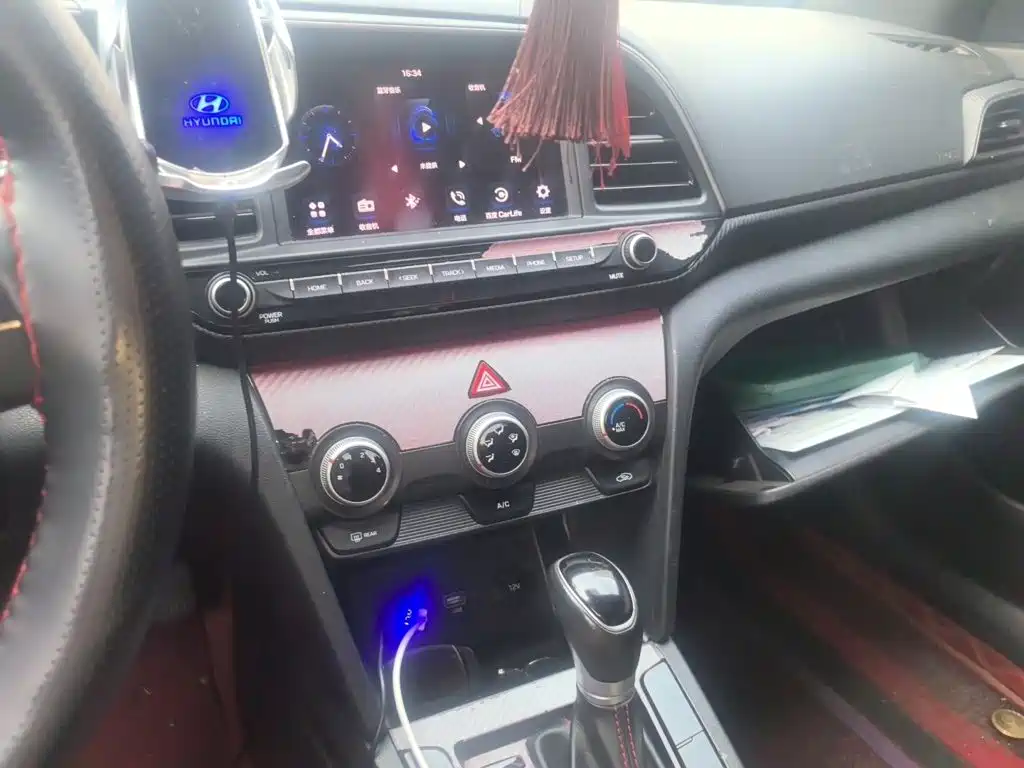 Hyundai Elantra — миниатюра 6