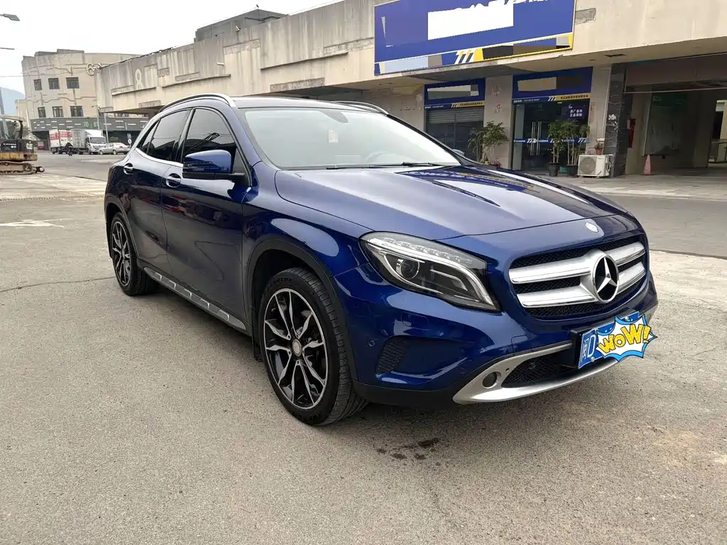MERCEDES-BENZ GLA