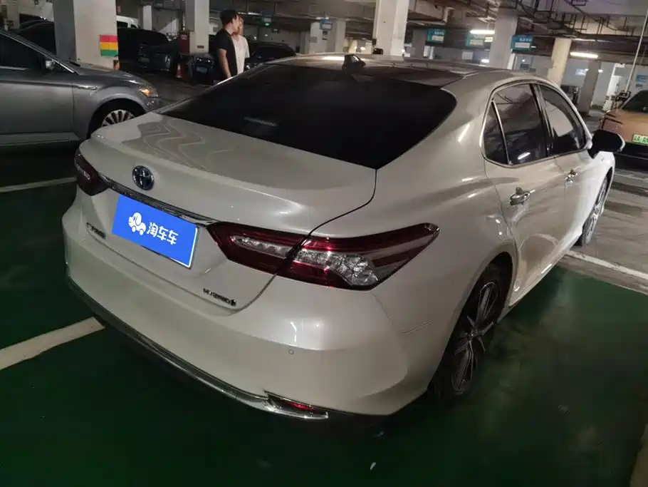 Toyota Camry — миниатюра 3