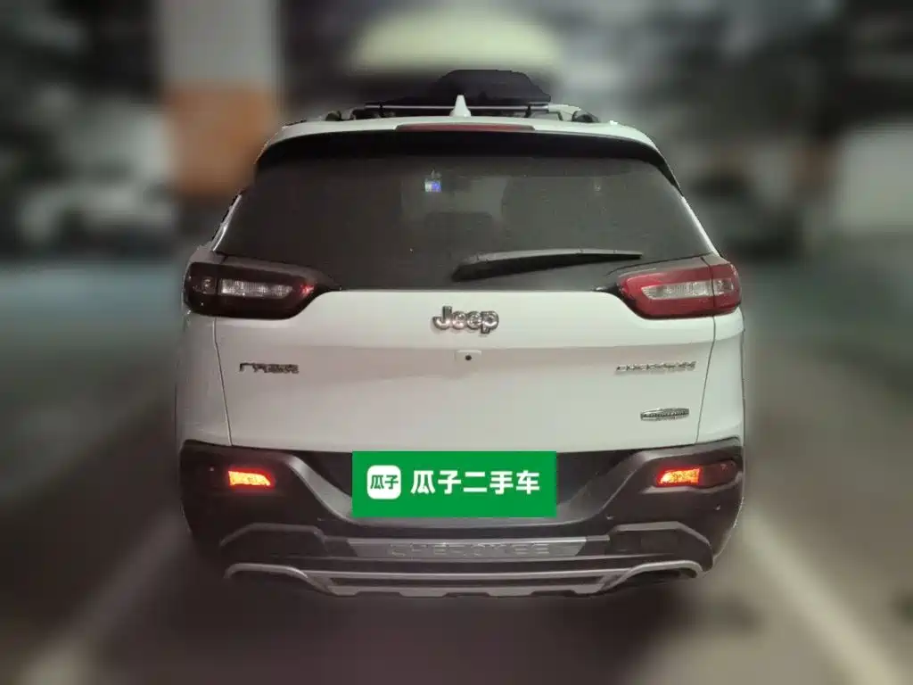 Jeep Cherokee — миниатюра 3