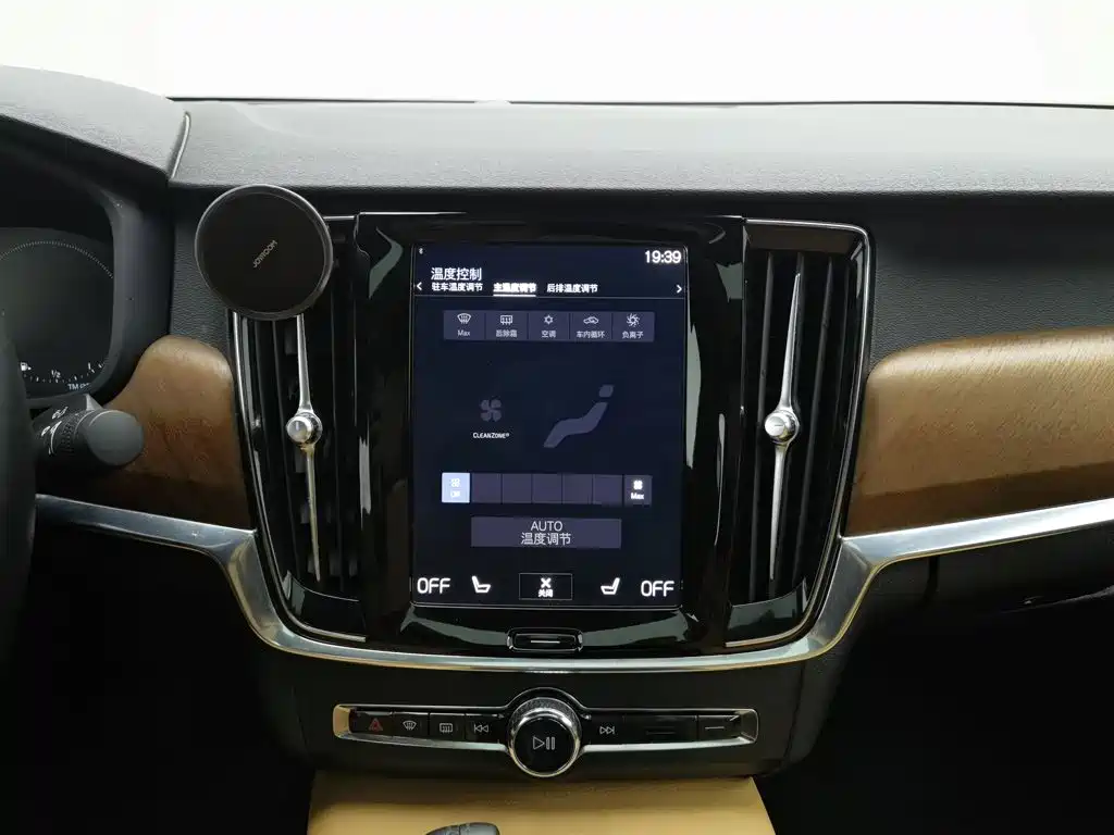Volvo S90 PHEV — миниатюра 12