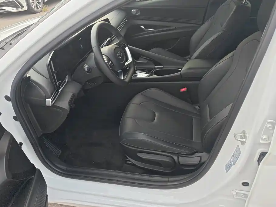 Hyundai Elantra — миниатюра 9