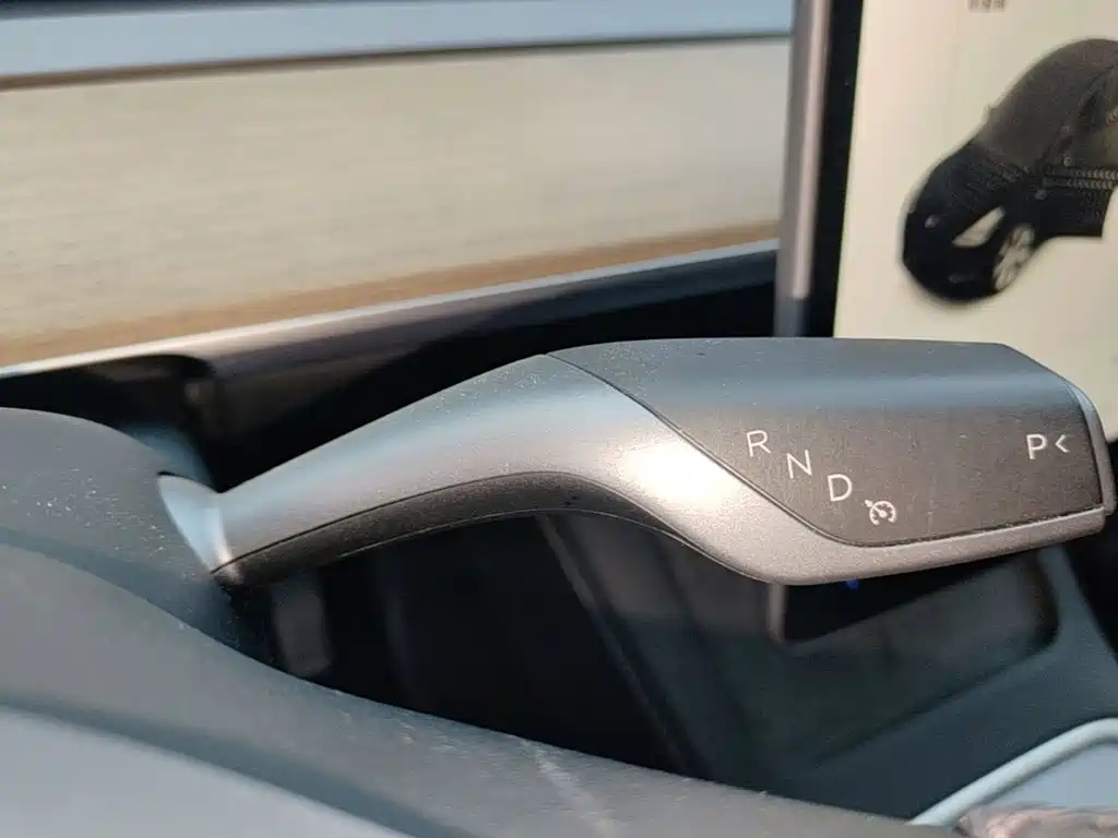 Tesla Model Y — миниатюра 14