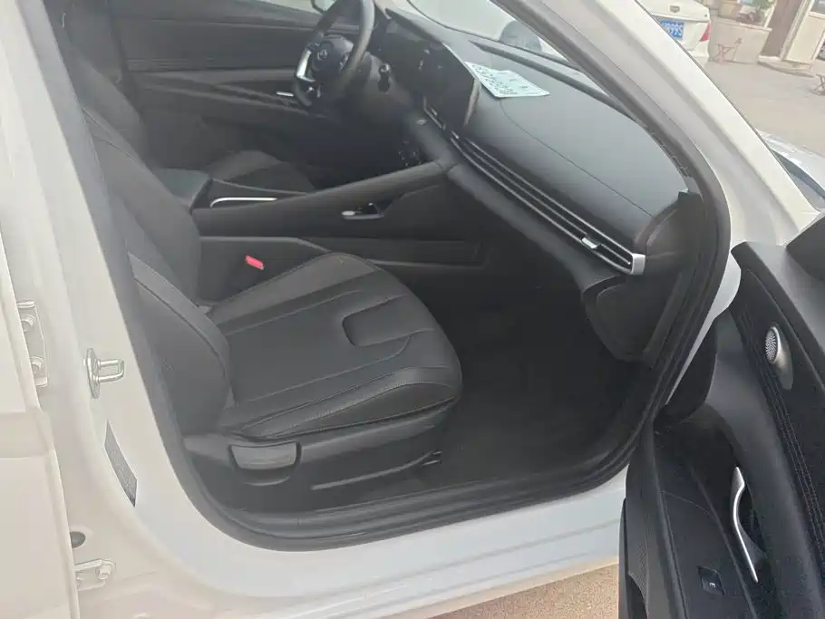 Hyundai Elantra — миниатюра 8